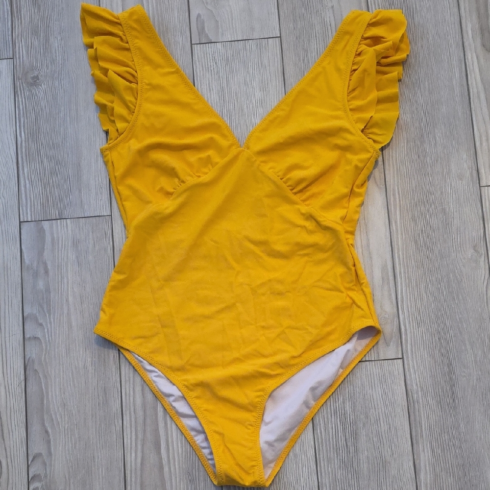 Cupshe Yellow Ruffle V-Neck One-Piece Swimsuit